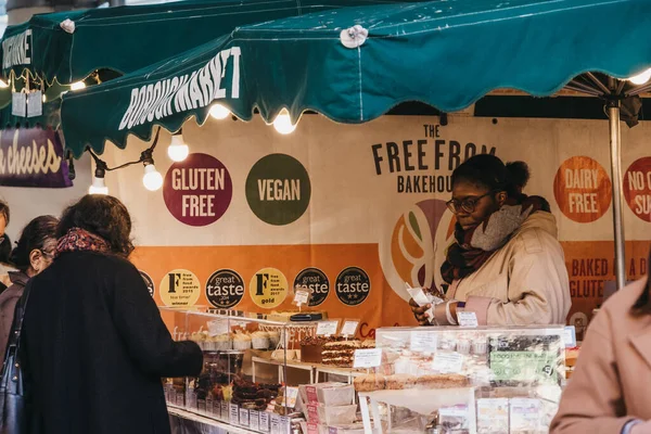 Londres Reino Unido Noviembre 2019 Clientes Vendedores Puesto Free Panadería —  Fotos de Stock
