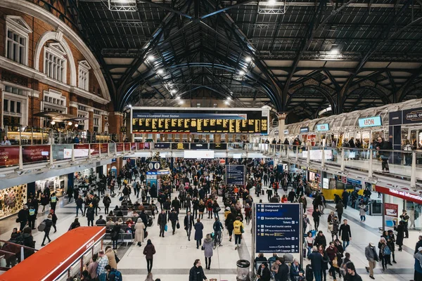 London November 2019 Stort Antal Mennesker Myldretiden Inde Liverpool Street - Stock-foto