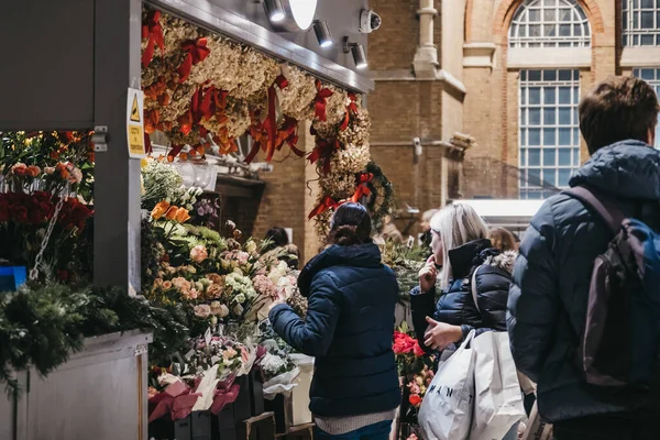 London November 2019 People Florist Stall Liverpool Street Station Central — Φωτογραφία Αρχείου