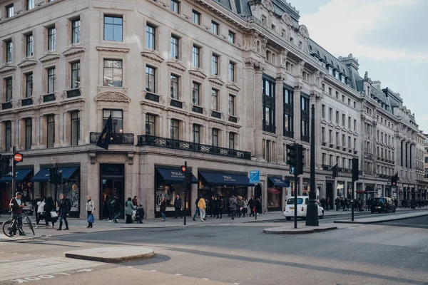 London Storbritannien Mars 2020 Människor Går Framför Butiker Regent Street — Stockfoto