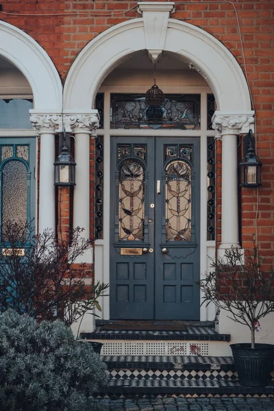 London March 2020 Stained Glass Wooden Door Traditional Victorian House — Stock Photo, Image