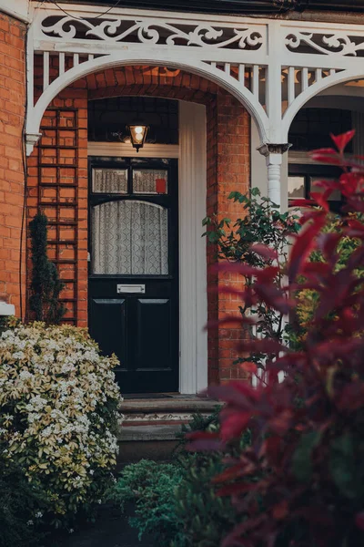 Black Stained Glass Wooden Door Traditional Edwardian House London Selective — Stock Photo, Image