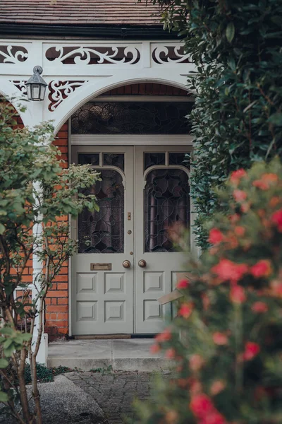 Buntglasfront Eines Traditionellen Edwardischen Hauses London Vereinigtes Königreich Selektiver Fokus — Stockfoto