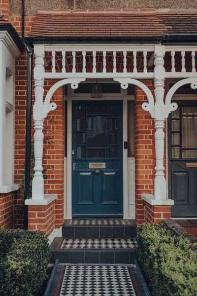 Navy Stained Glass Front Door Traditional Edwardian House Checkerboard Tiles — Stock Photo, Image