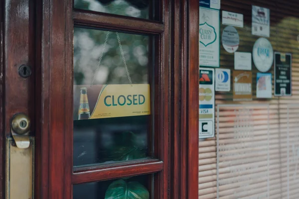 Londres Reino Unido Abril 2020 Feche Sinal Fechado Uma Porta — Fotografia de Stock