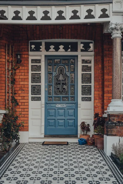 Blue Stained Glass Wooden Door Traditional Edwardian House London Selective — Stock Photo, Image
