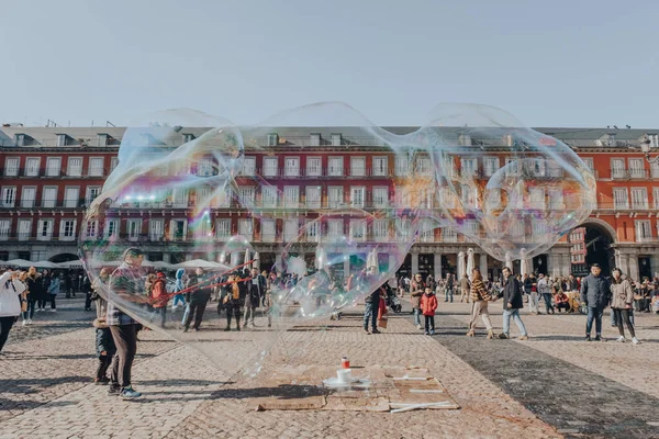 Madrid España Enero 2020 Burbujas Jabón Gigantes Aire Plaza Mayor — Foto de Stock