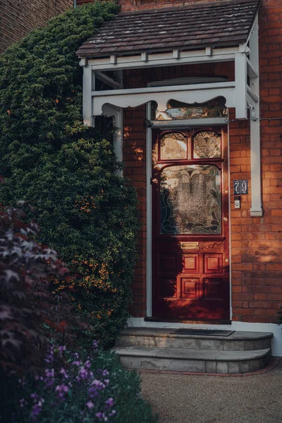 London Vereinigtes Königreich April 2020 Rote Buntglashölzerne Haustür Eines Edwardischen — Stockfoto