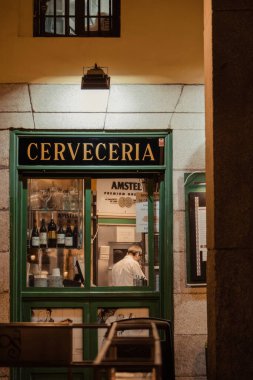 Madrid, İspanya - 26 Ocak 2020: İspanya 'nın başkenti Madrid' de Cerveceria Cephesi, Avrupa sanatının zengin depolarıyla tanınıyor..