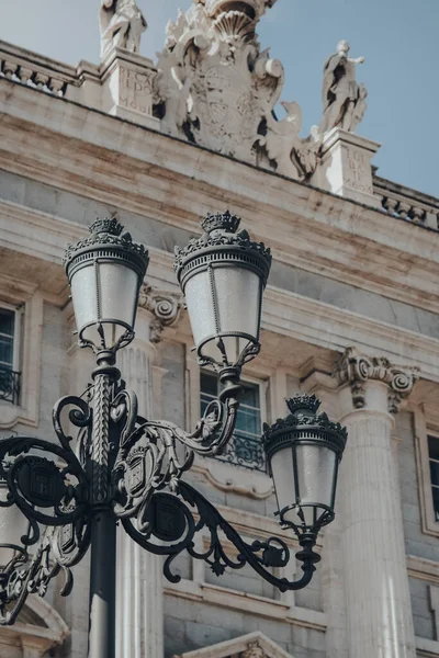 Gatubelysning Mot Utsidan Amudena Cathedral Catedral Almudena Katolsk Kyrka Madrid — Stockfoto