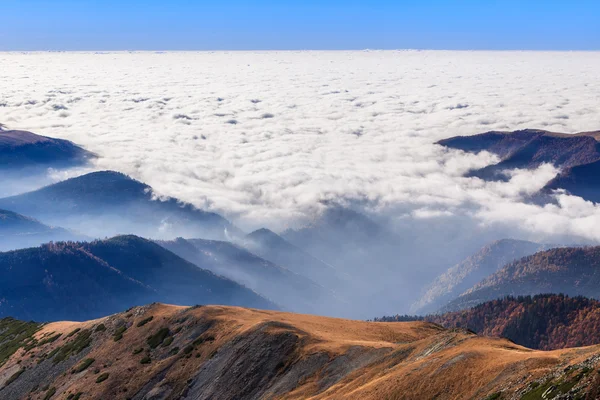 Горный пейзаж, горы Паран в Румынии — стоковое фото