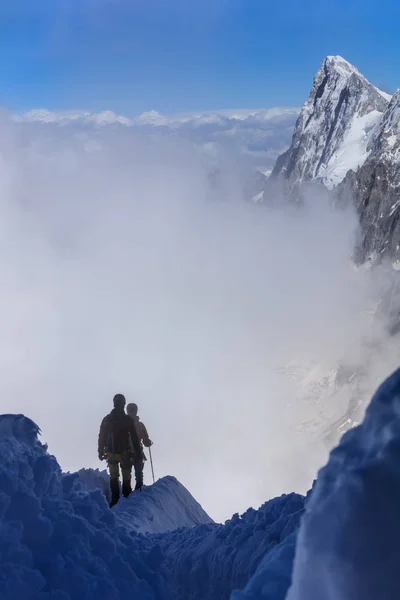 Dağcıların Mont Blanc massif üzerinde — Stok fotoğraf