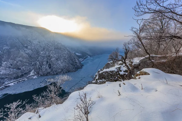 Donau kloven in de winter, Roemenië — Stockfoto