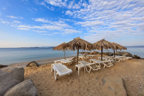 Salida del sol en la playa — Foto de Stock