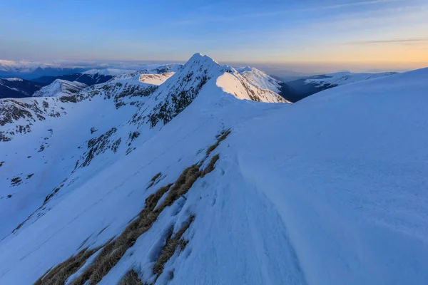 Fagaras gebergte in de winter, Roemenië — Stockfoto