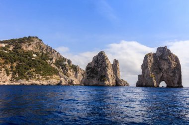 Faraglioni kayalıkları, Capri, İtalya.