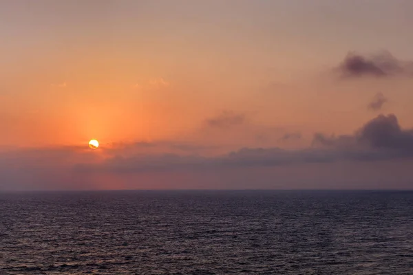 Zonsondergang op zee — Stockfoto