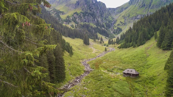 Rustic house. Fagaras Mountains, Romania — Stok fotoğraf