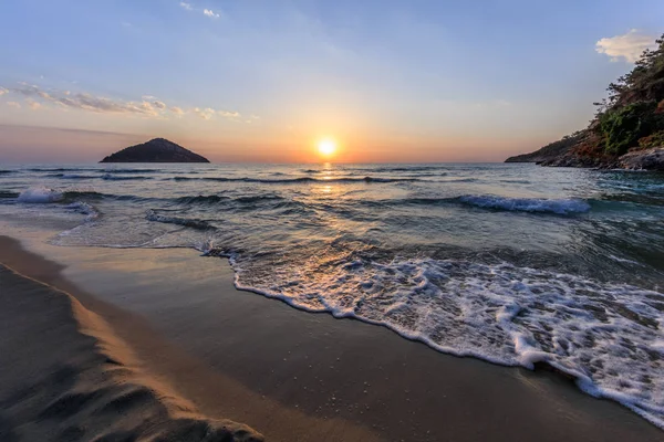 Paradise Beach ao nascer do sol. Grécia — Fotografia de Stock