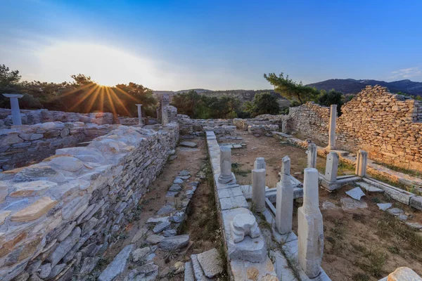 Ruiner av oldtidens landsby i det arkeologiske stedet Aliki. Thasso – stockfoto
