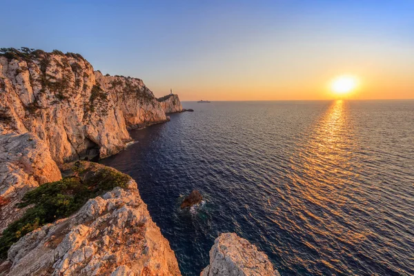 Cape Doukato gün batımı. Lefkada Adası
