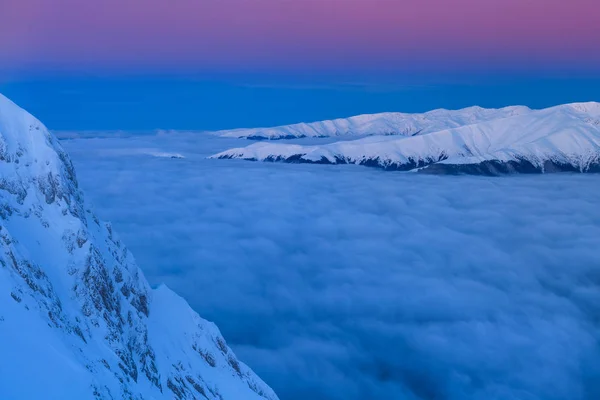 Winter mountain. Piatra Craiului Mountains, Romania — Stok fotoğraf