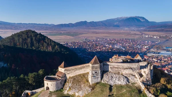 Letecký pohled na pevnost Rasnov Rumunsko — Stock fotografie