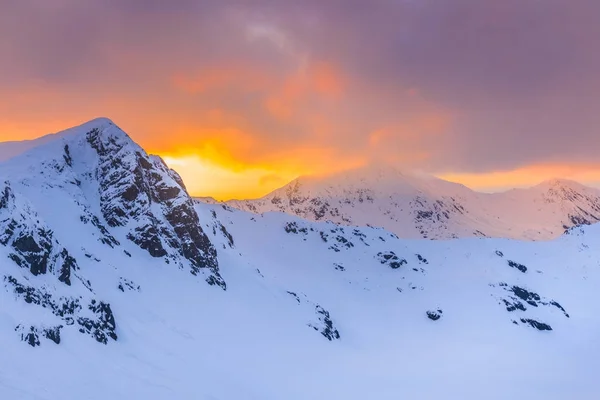 Paesaggio invernale nelle montagne Retezat, Romania — Foto Stock