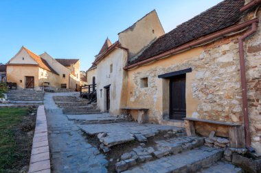 Merkezine Kalesi Ortaçağ döşeli cadde