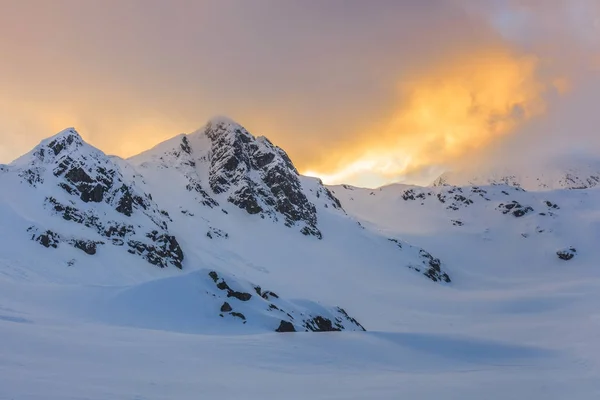 Vinterlandskap i Retezat bergen, Rumänien — Stockfoto