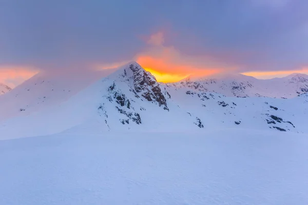 Winterlandschaft im Retesat-Gebirge, Rumänien — Stockfoto