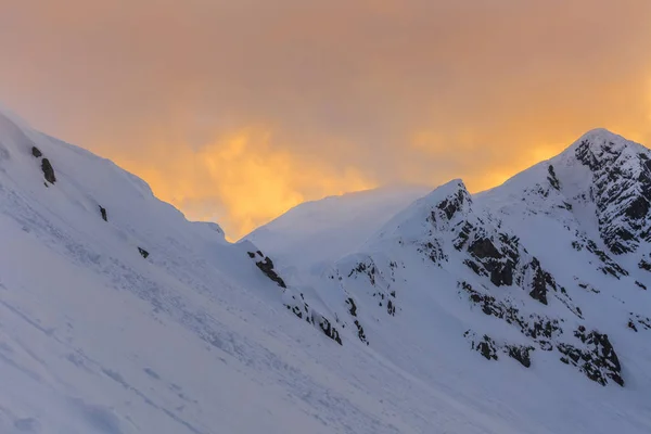 Winterlandschap in Retezat bergen, Roemenië — Stockfoto