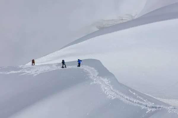 Dağcıların Mont Blanc massif üzerinde Fransa — Stok fotoğraf