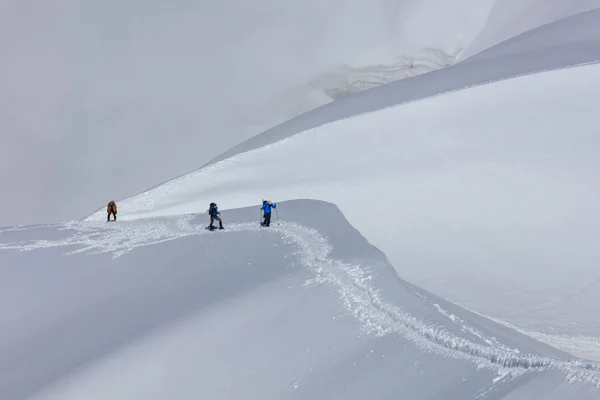 Climbers on the Mont Blanc massif, France — Stock Photo, Image