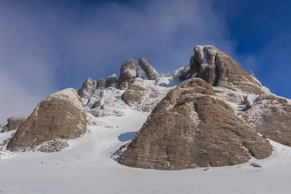 Szczyt góry zimą — Zdjęcie stockowe