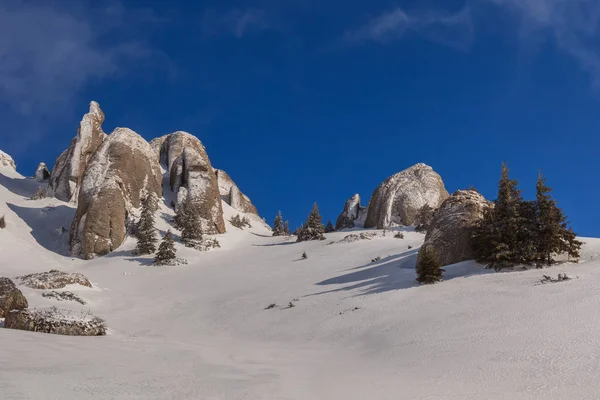 Cima de montaña en invierno —  Fotos de Stock