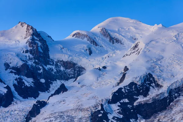 Mont-Blanc-Massiv in den französischen Alpen — Stockfoto