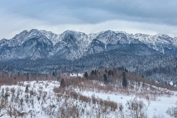 Paesaggio montano in inverno — Foto Stock