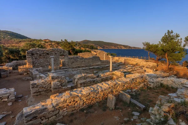 Ruiny starověké vesnice v archeologické lokalitě Aliki. Thasso — Stock fotografie