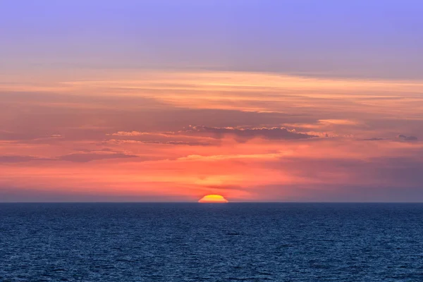 Puesta de sol en el mar — Foto de Stock