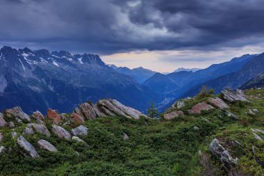 Chamonix Vadisi bulutlar. Fransa