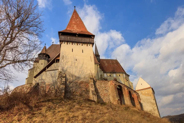 Бьертанская укреплённая церковь в Трансильвании . — стоковое фото