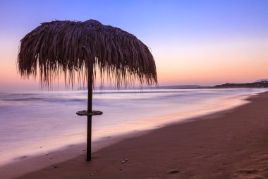 Sahilde gün doğumu