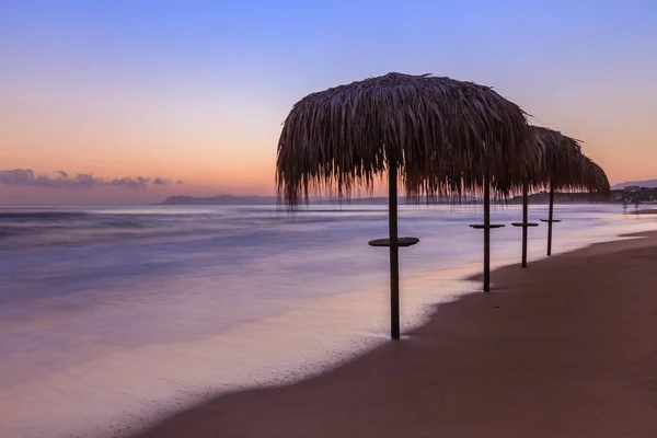 Zonsopgang op het strand — Stockfoto