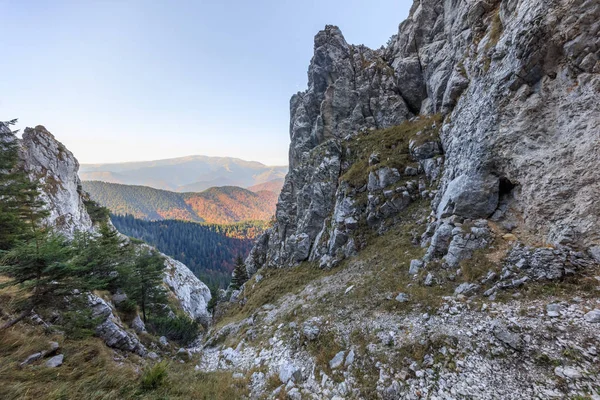 Piatra craiului berge, rumänien — Stockfoto