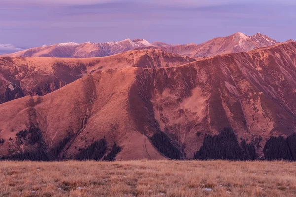 Východ slunce v pohoří fagaras, Rumunsko — Stock fotografie