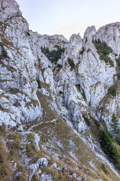 Piatra craiului berge, rumänien — Stockfoto