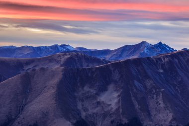 Romanya 'nın Fagaras Dağları' nda gün batımı