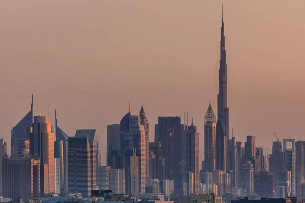 Вид на центр Дубая с Бурдж Халифа — стоковое фото
