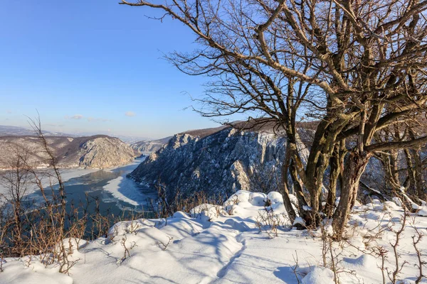 Donau kloven in de winter, Roemenië — Stockfoto